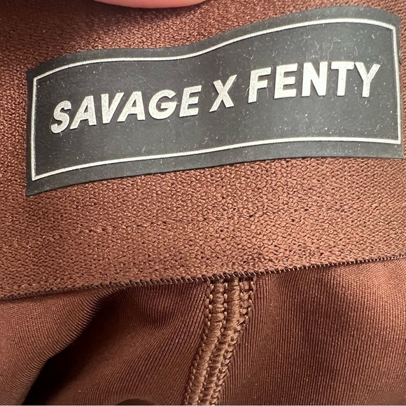 Savage X Fenty Flow High-Waist Trimmed Leggings (Size L) - Picture 14 of 16
